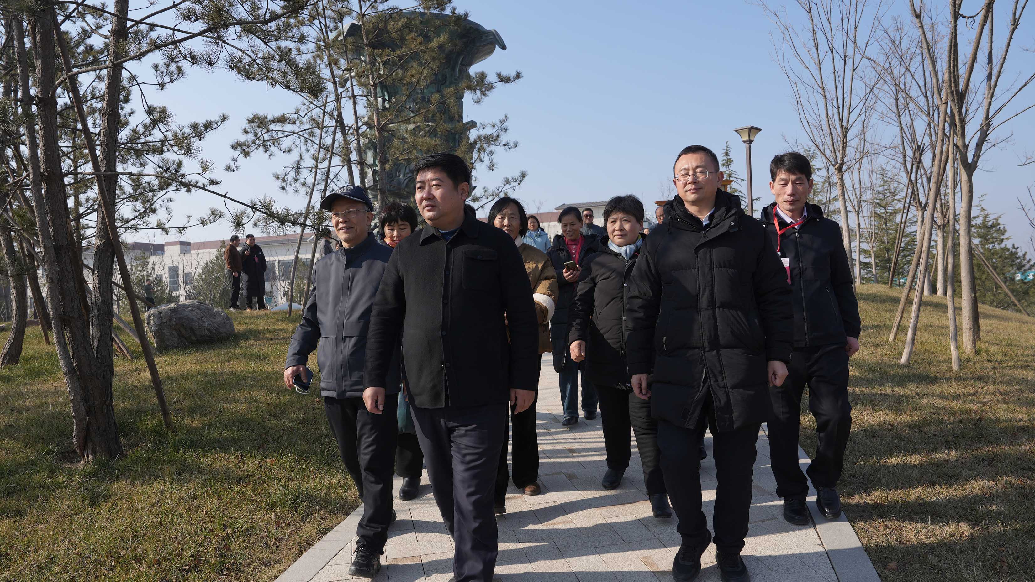 张载文化研究会秦东魁会长一行莅临柳林酒业参观交流